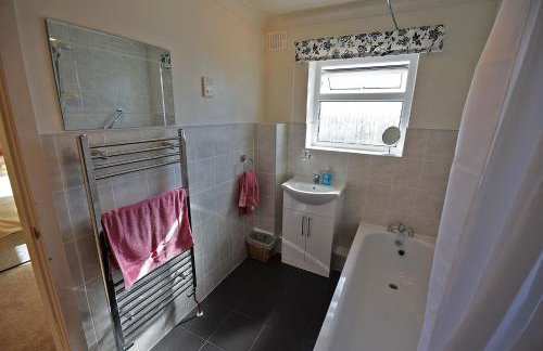 Tyr-yr-craig Cottage to rent - Photo 13