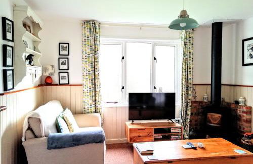 Badgers Den, a beautiful log cabin in a secluded valley close to the beach - Foto 3