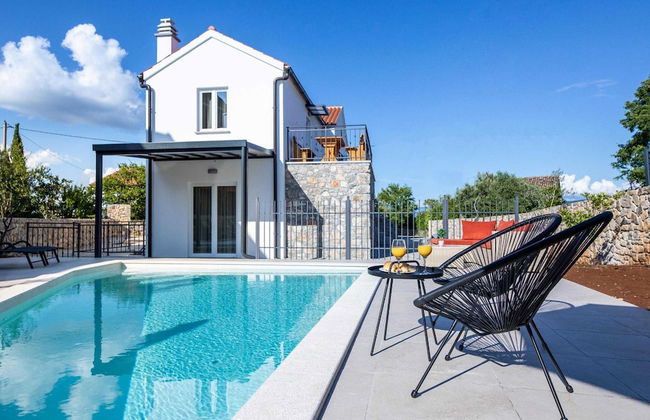 Luxury Krk Villa With Private Pool and Gardens - Photo 22