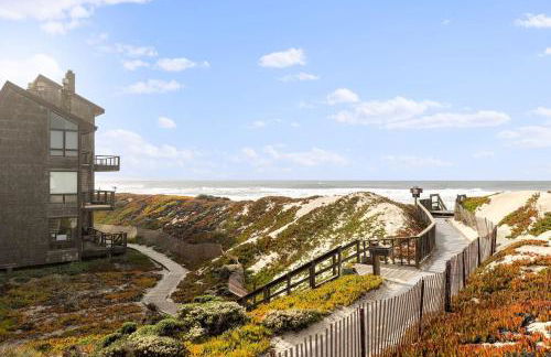 Beachfront Retreat with Ocean Views - Foto 39