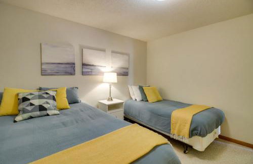 Sandy Beach Family Getaway with Fire Pit and Deck! - Foto 24