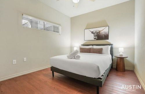 Dual Urban Oasis 8BR in Vibrant North Loop Hub - Foto 10