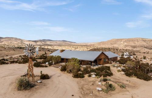 The Outlaw By The Cohost Company - Foto 30