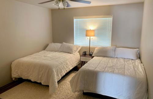 Stunning 3,400 sq ft Lake House w Boat Dock, Sauna, Steam Shower, and More - Foto 26