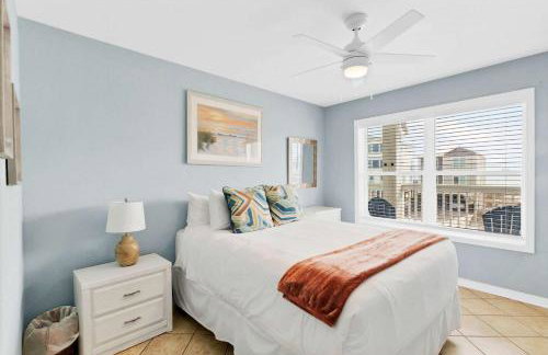 3BR Condo Gulf Views with Pool, Boat Launch and Dock - Photo 13