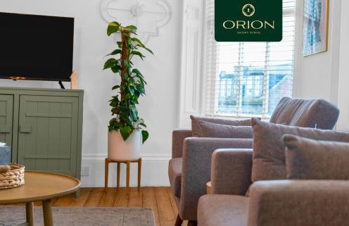 ORION SHORT STAYS is a Renewable Energy Specialist accommodation Provider based in Dundee, We have many properties available for large groups, ASK us for more details and for Custom Quotes, Many properties close to the PORTs and for Large Teams of 100 - Foto 33