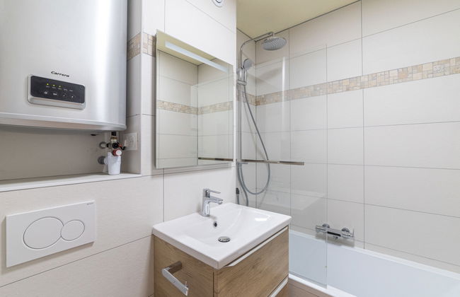 2 bedroom Apartment in Bormes-les-Mimosas with garden and terrace - Photo 14