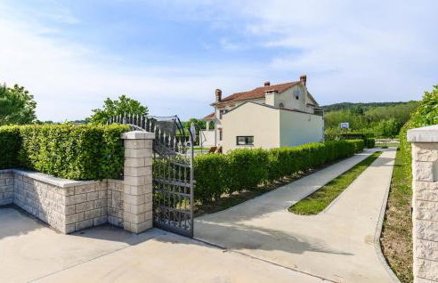 5 Bedroom Nice Home In Karojba - Foto 12