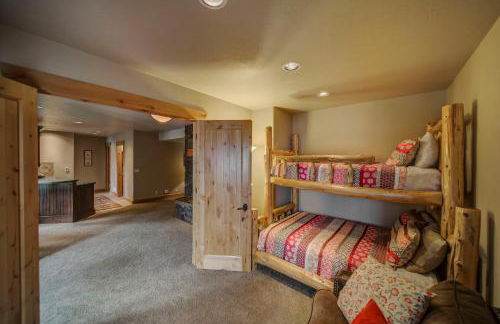 Bear Discovery Custom Tamarack Estate Home by Casago McCall - Donerightmanagement - Foto 80