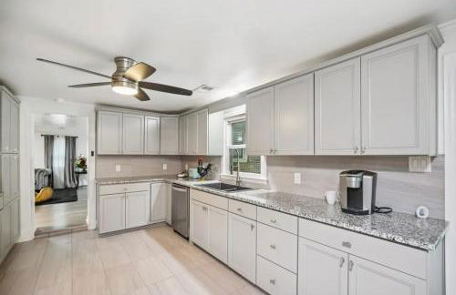 Rose Porch, Historic home on acre lot 25 min from Nashville - Photo 40