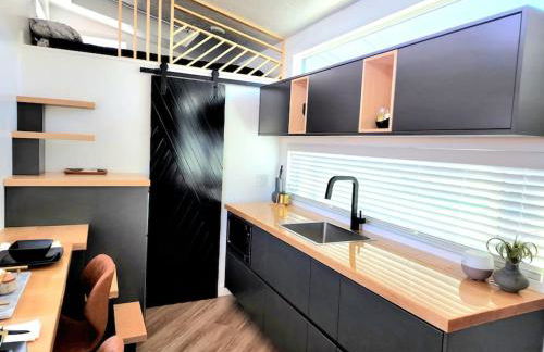 Designer Modern Tiny Home w All of The Amenities - Foto 3