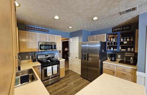 Friends & Family Suburban Retreat - Foto 20