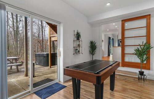 Rare Gem! Game Room, Hot Tub, Near Lake, Pet Ok - Foto 20