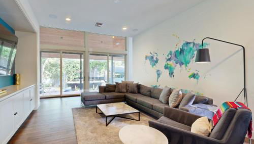 Love Escape - Photo 4