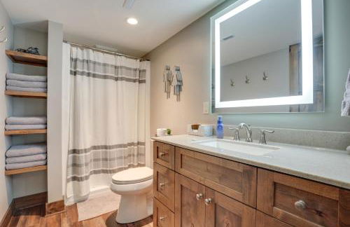 Impressive Presque Isle Lake House with Water Access - Foto 25