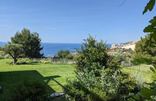 Beautiful villa and pool with sea view - Foto 16