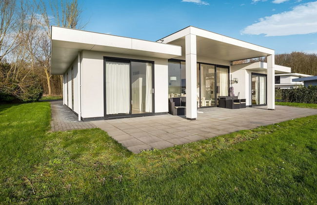 Holiday Home in Zeewolde With Kayaks - Photo 1