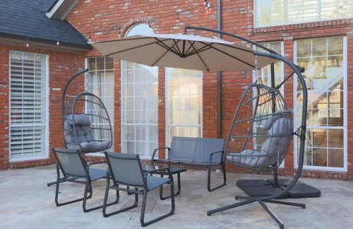 Gorgeous Vacation Home w Private Pool - Photo 50