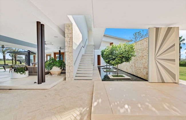 Modern 7BR Villa w Stunning Views of Golf Course - Photo 14