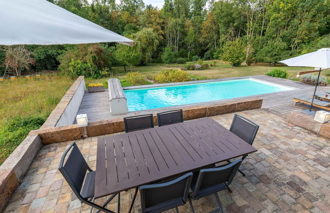 Charming Holiday Home in Yevre-la-ville With Pool - Foto 1