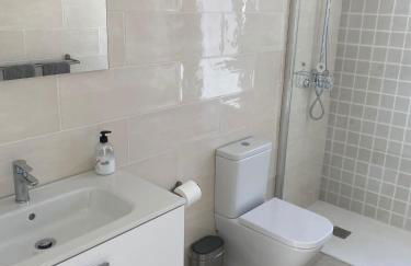 Villa Ashdene - luxury modern villa with large heated pool wifi uk tv bar & BBQ - Foto 14