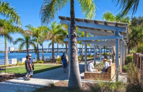 Relaxing Pool Side - Near Fairgrounds - Foto 38