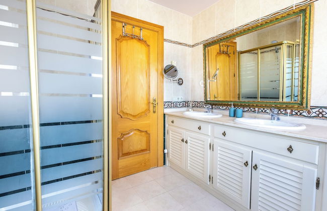 Stunning Golf Villa With Pool and Stunning Views - Foto 9