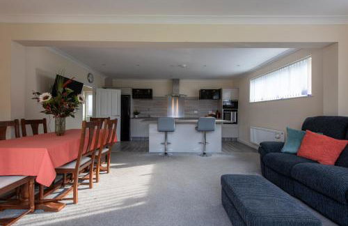 Seaview Cottage - Photo 1