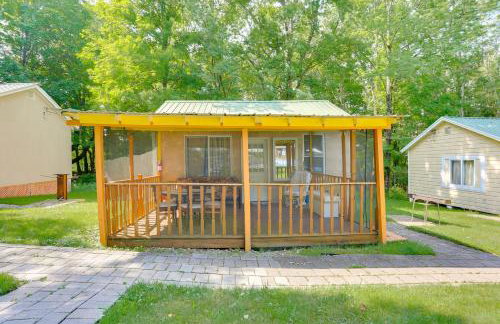 6 Mi to Bethel Woods Cabin with Pool Access - Foto 14