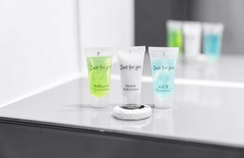 Stylish Apartment - 2 Bedrooms - Balcony - Parking - Netflix - Wifi - 7MC - Foto 34