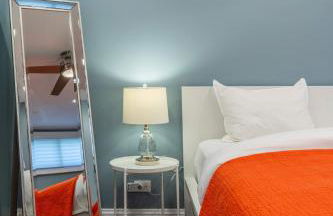 3-Story Townhome Free Parking Private Patio Washer-Dryer - Foto 6