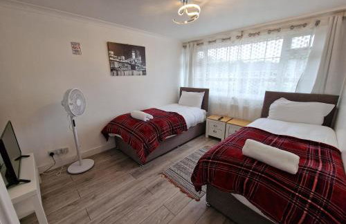 NightRest Homes Smart TV In Each Room - Parking - Hemel Hempstead - Foto 8