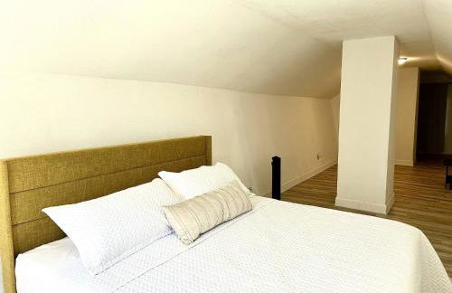 Downtown Location With Washer and Dryer. - Foto 4