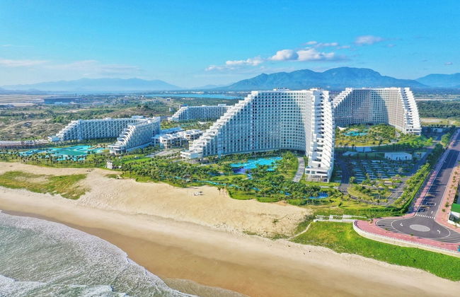 Arena Cam Ranh Beachfront Condotel - Foto 1