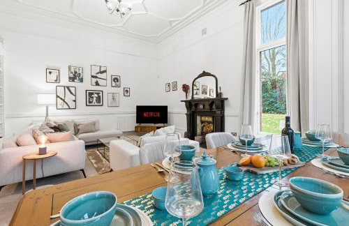 Luxe Victorian Spacious Home Sefton Park with Parking - Foto 30