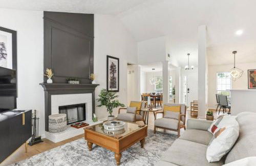 Sophisticated 3 Bedroom Retreat-Near Six Flags - Foto 1