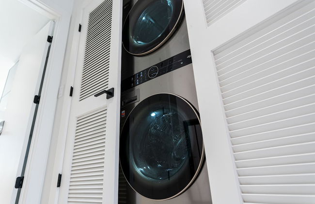 Townhouse on Canal - Photo 18