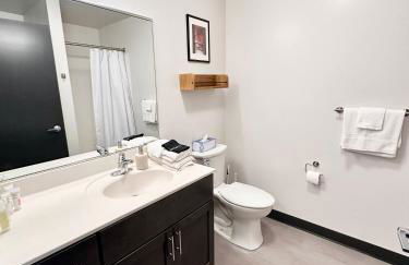 Deer District Studio Apt - One Block from Fiserv and Baird - Foto 9