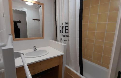 T2 confortable - Piscine chauffée - Super Besse - Photo 8