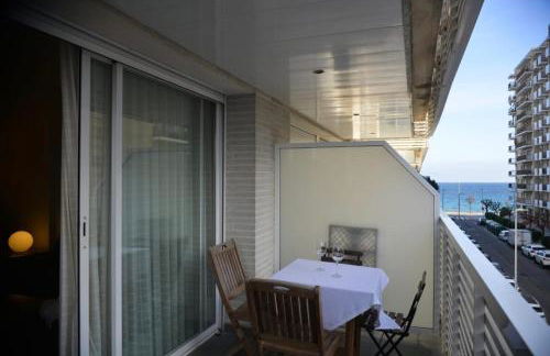 Beachfront Apartment with Pool and Garden S Abanell Blanes - Foto 11