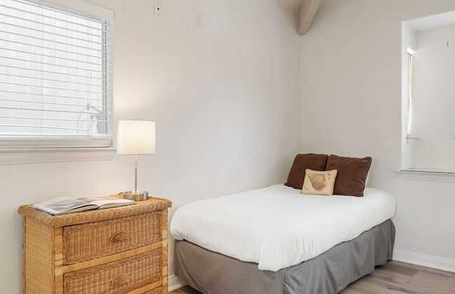 Canalfront Charmer by Avantstay Waterfront w/ Shared Dock + Hot Tub - Foto 24