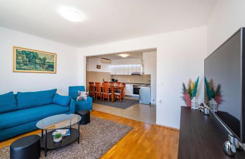 Merita Apartments with Pool - Photo 28