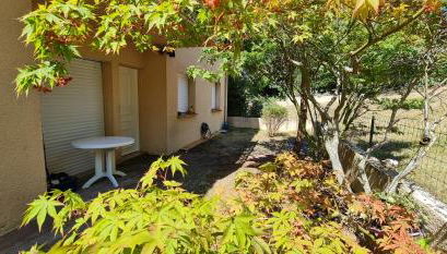 T2 55m² tout confort avec jardin. Cuisine et équipements neufs. Wifi TV parking - Photo 5, Garden, Garden view