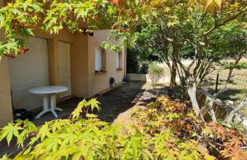 T2 55m² tout confort avec jardin. Cuisine et équipements neufs. Wifi TV parking - Photo 5