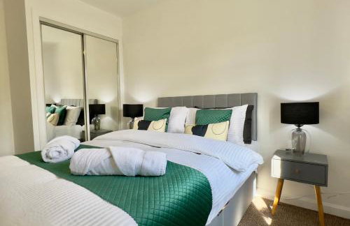 Stylish City Apartment with Free Parking near Town - Foto 10