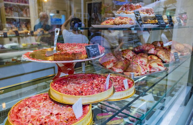 Explora la escena gastronómica del centro de Lyon con un experto local - Foto 5