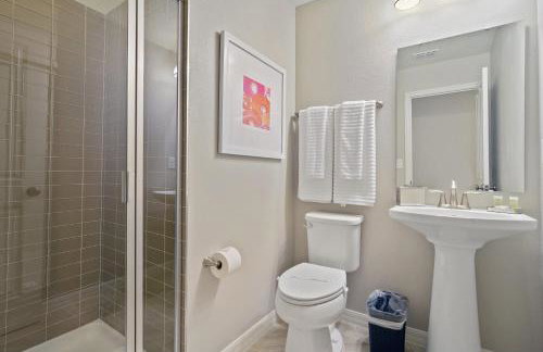 Stunning 4Bd Sleeps9 w Jacuzzi Close to Disney Compass Bay 5113 - Foto 35