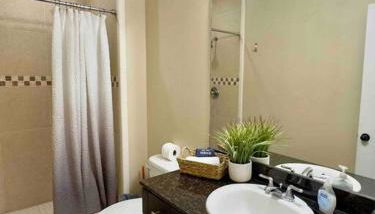 Luxury Condo with Pool and Jacuzzi - Photo 5