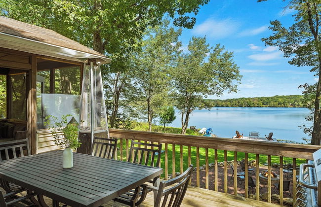 Lake Daze by Avantstay Lakefront w/ Modern Interior, Enclosed Porch & Hot Tub - Foto 45