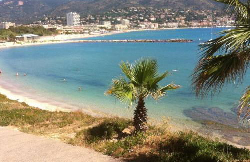 Magnifique Studio duplex,150 mt de la plage et centre ville,clime,wifi - Foto 10